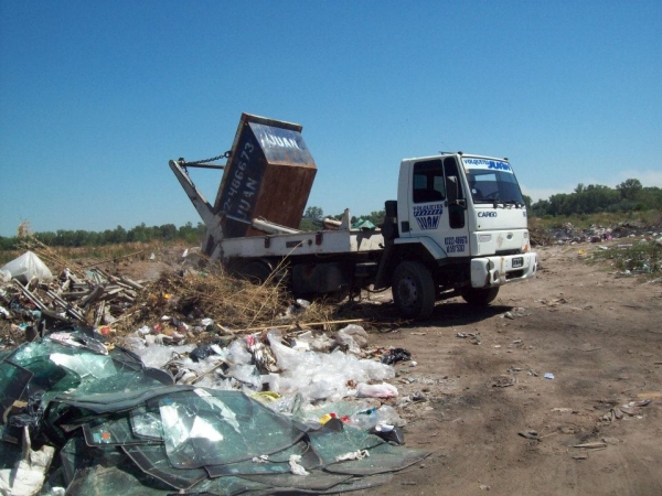 volquetes 'Juan' sigue tirando basura a pesar de las multas